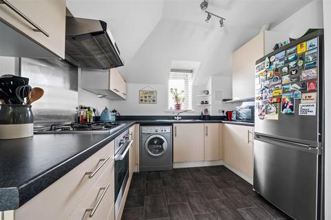 1 bedroom flat for sale, Raynham Close, Guildford, GU4