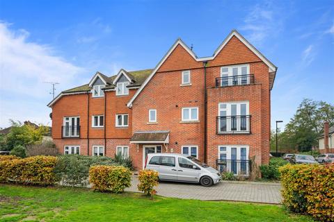 1 bedroom flat for sale, Raynham Close, Guildford, GU4