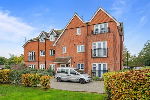 1 bedroom flat for sale, Raynham Close, Guildford, GU4