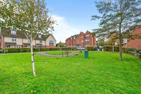 20 Raynham Close, Guildford, GU4 7TS
