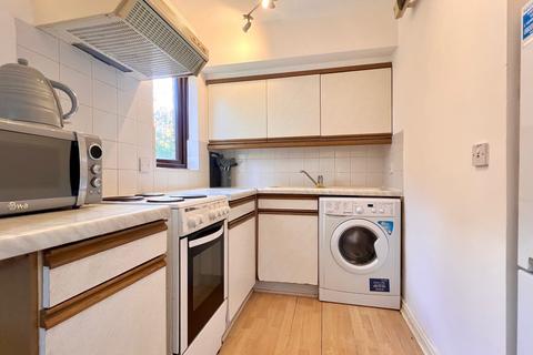 Studio to rent, Barking IG11