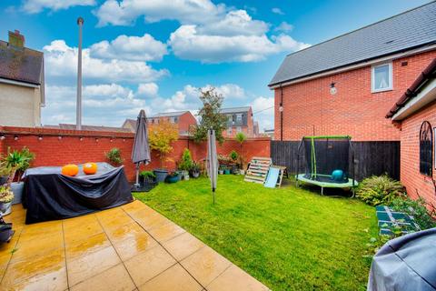2 Blackcap Avenue, Yatton, Bristol, BS49 4FL