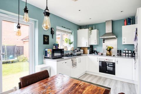 2 Blackcap Avenue, Yatton, Bristol, BS49 4FL