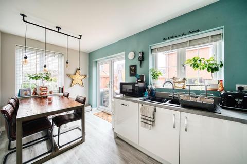 2 Blackcap Avenue, Yatton, Bristol, BS49 4FL
