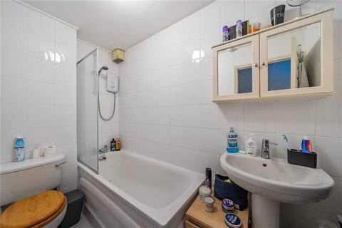 Flat B, 5 Transom Close, London, SE16 7FH