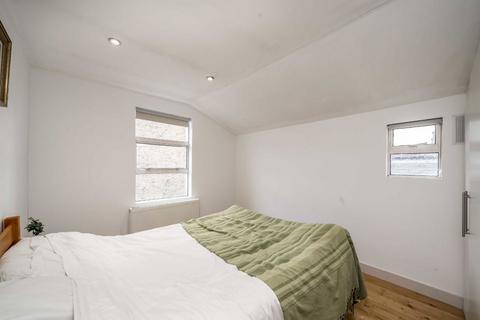 1 bedroom flat to rent, Santley Street, London SW4