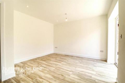 3 bedroom end of terrace house to rent, Pleasnt Street ST6