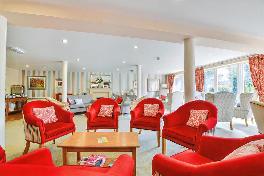 Dutton Court- Communal Lounge.JPG