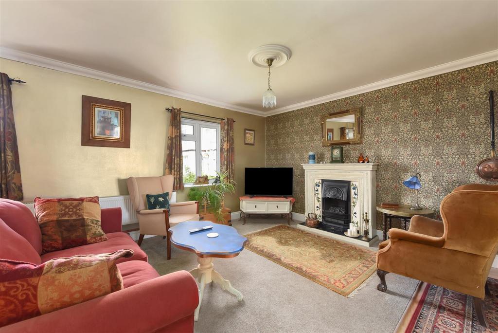 Queens Road, Tankerton, Whitstable 2 bed apartment to rent £1,200 pcm