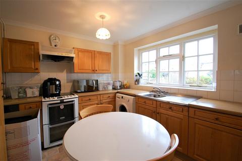 2 bedroom terraced house to rent, Sheep Street, Petersfield