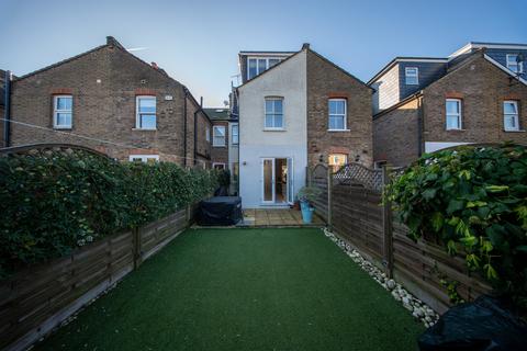 65 Victor Road, Windsor, SL4 3JS