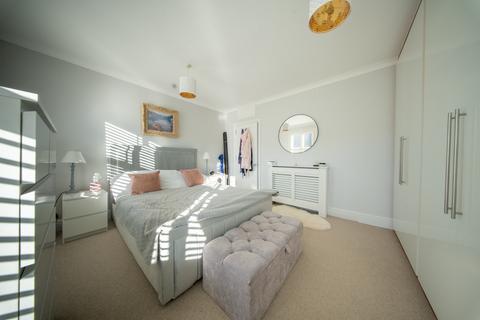 65 Victor Road, Windsor, SL4 3JS