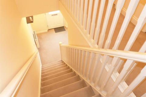 2 bedroom townhouse to rent, Littlelands , Bingley