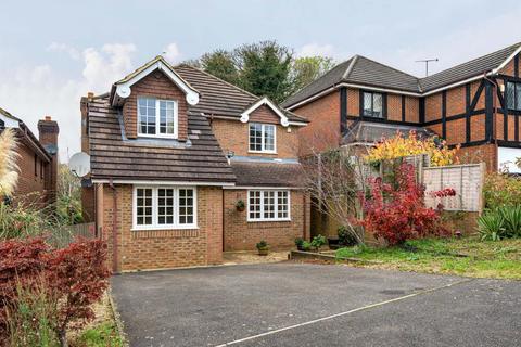 4 bedroom detached house to rent, Foxhill Close,  High Wycombe,  HP13