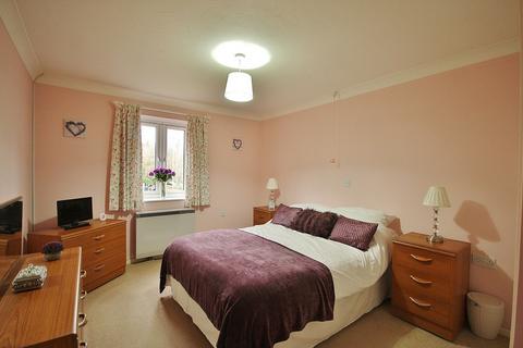 2 bedroom retirement property for sale, Swinbrook Court, Witney, OX28