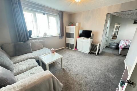 1 bedroom flat for sale, Lesney Gardens, Rochford