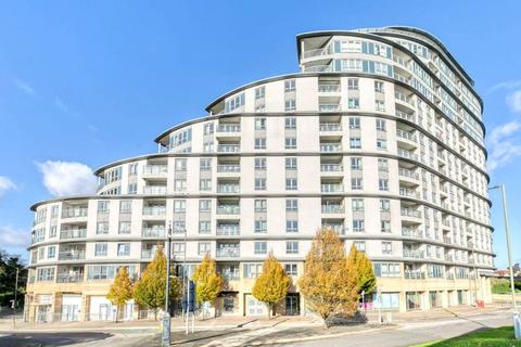 1 bedroom flat for sale, Station Approach, Woking, Surrey, GU22