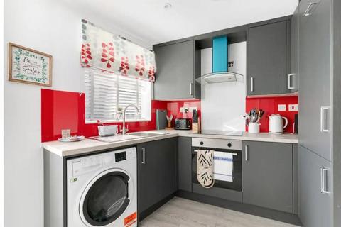 1 bedroom flat for sale, Station Approach, Woking, Surrey, GU22