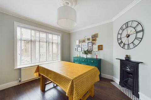 107 Moore Road, Mapperley, Nottingham, NG3 6EJ