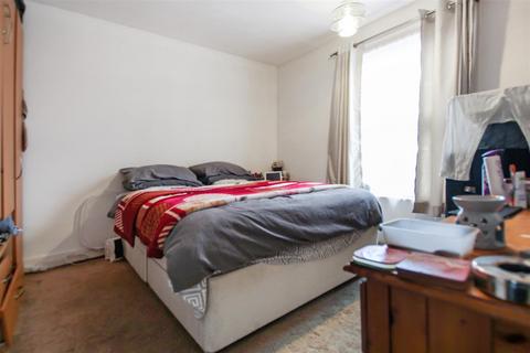 3 bedroom terraced house for sale, The Crescent, Watford