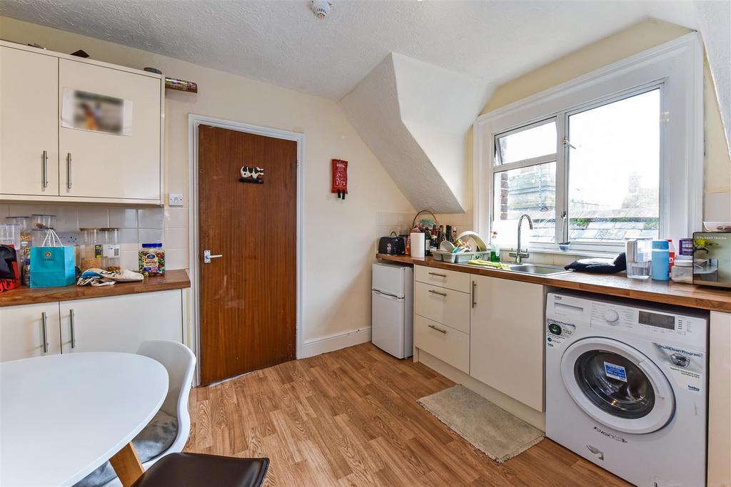 Eve Court, 4 Chapel Street, Petersfield 1 bed flat to rent £750 pcm