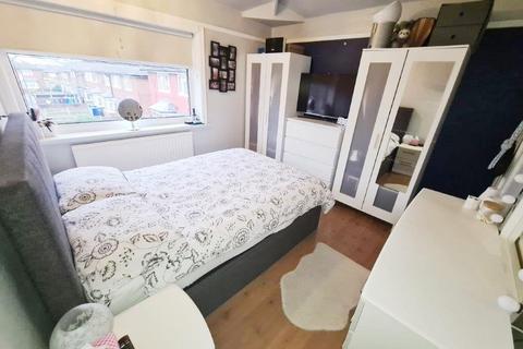 17 Ashurst Avenue, Manchester, M11 4FP