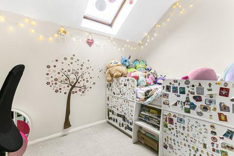 9 Hazlitt Close, Feltham, TW13 6QU