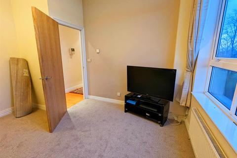 2 bedroom flat for sale, Britannic Park, Yew Tree Road, Birmingham B13