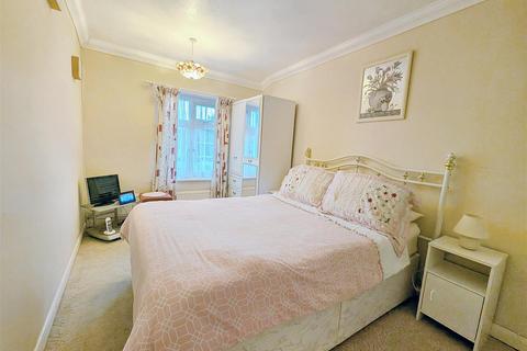 3 bedroom end of terrace house for sale, Leighwood Close, Ryde, PO33 2UR