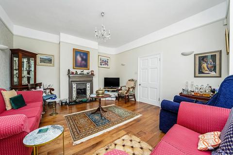 4 bedroom terraced house to rent, Chingford Avenue, London E4