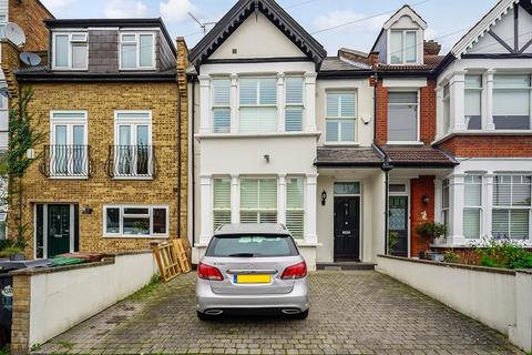 4 bedroom terraced house to rent, Chingford Avenue, London E4