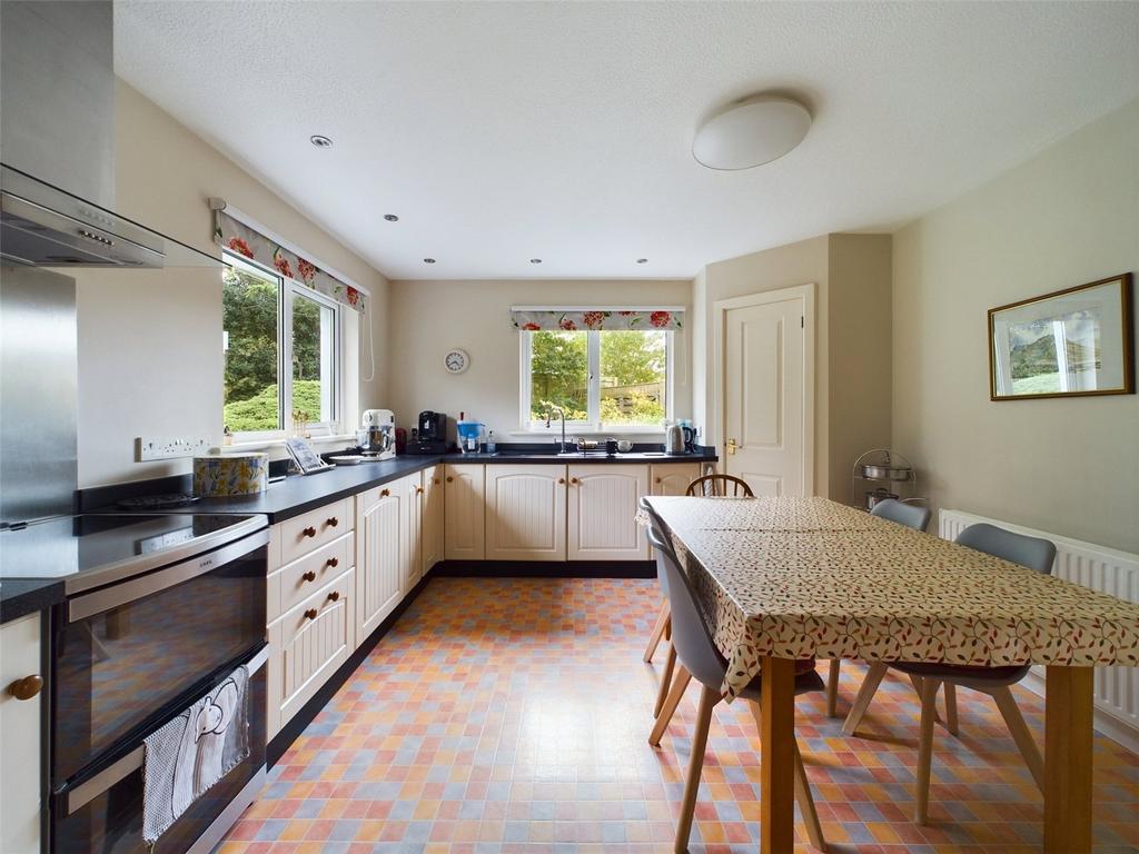 Kitchen/ Dining Room