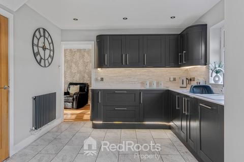 2 Hills Close, Sprotbrough, Doncaster, DN5 7NW