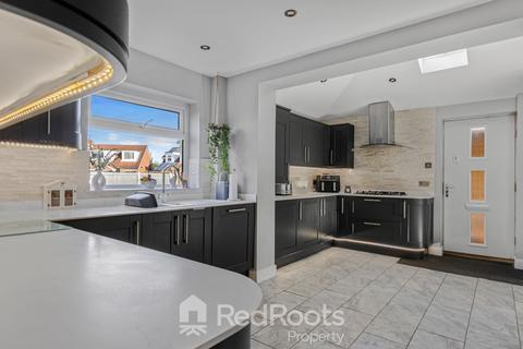 2 Hills Close, Sprotbrough, Doncaster, DN5 7NW