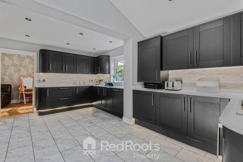 2 Hills Close, Sprotbrough, Doncaster, DN5 7NW