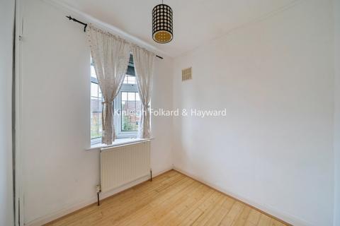 2 bedroom maisonette to rent, Aboyne Drive London SW20