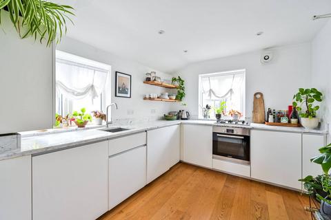 1 bedroom flat for sale, Nutcroft Road, Peckham, London, SE15