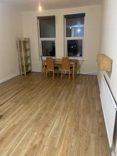 2 bedroom flat to rent, Central Road, Manchester M20