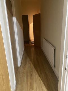 2 bedroom flat to rent, Central Road, Manchester M20