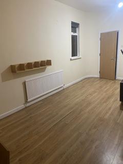 2 bedroom flat to rent, Central Road, Manchester M20