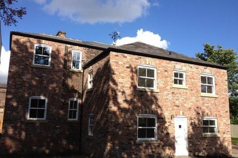 2 bedroom house to rent, Broomfield Park, Off Manchester Old Road, Middleton