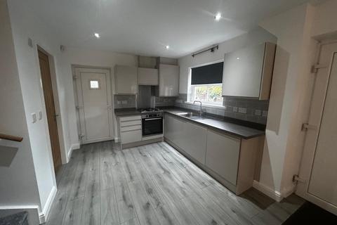 2 bedroom house to rent, Broomfield Park, Off Manchester Old Road, Middleton