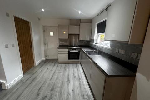 2 bedroom house to rent, Broomfield Park, Off Manchester Old Road, Middleton