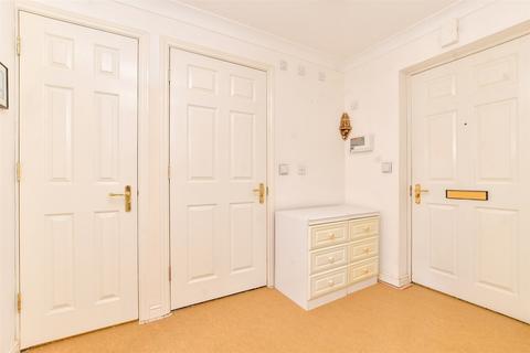 1 bedroom flat for sale, London Road, Redhill, Surrey