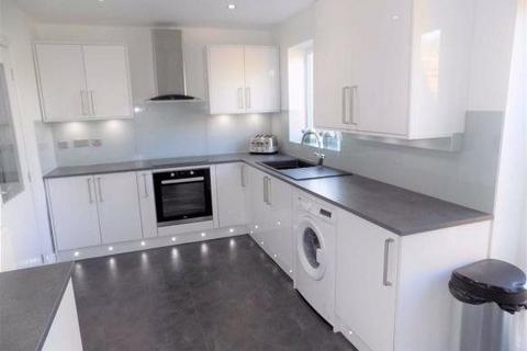 2 bedroom semi-detached house to rent, Shropshire Avenue, Stockport,