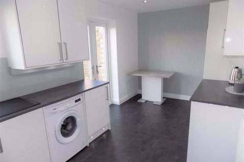 2 bedroom semi-detached house to rent, Shropshire Avenue, Stockport,