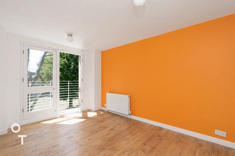 2 bedroom flat to rent, Grafton Road, NW5