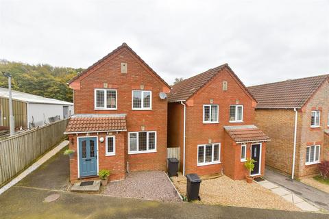 3 bedroom detached house for sale, Pipit Meadow, Uckfield, East Sussex