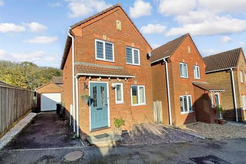 3 bedroom detached house for sale, Pipit Meadow, Uckfield, East Sussex