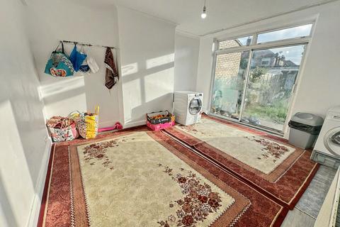 3 bedroom terraced house for sale, Elmcroft Avenue, London